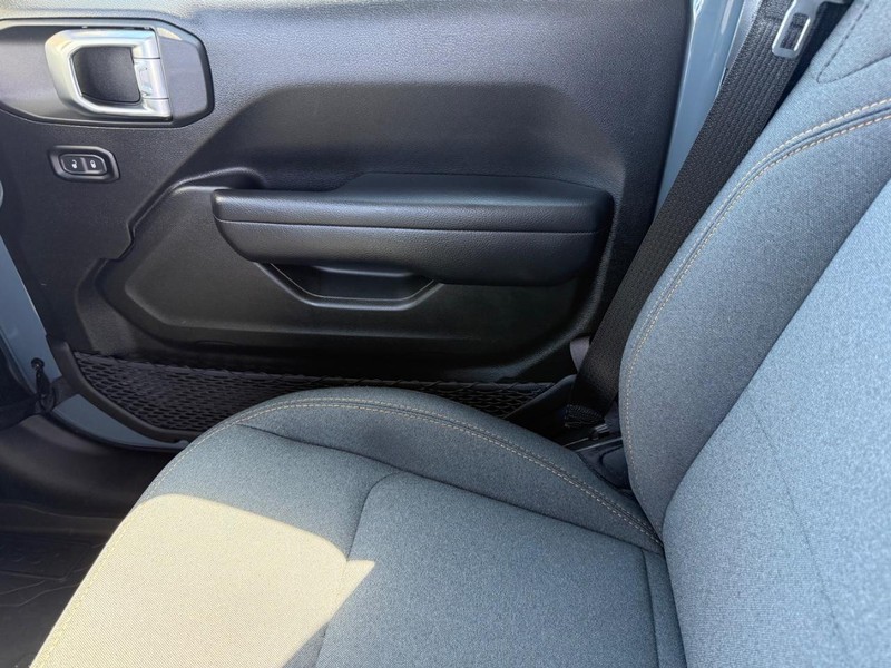 Jeep Wrangler Vehicle Image 21