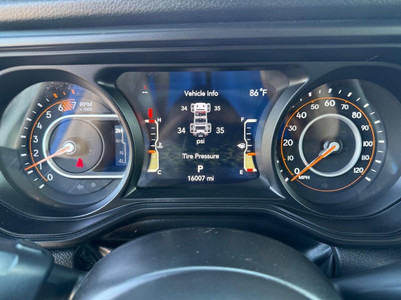 Jeep Wrangler Vehicle Image 22