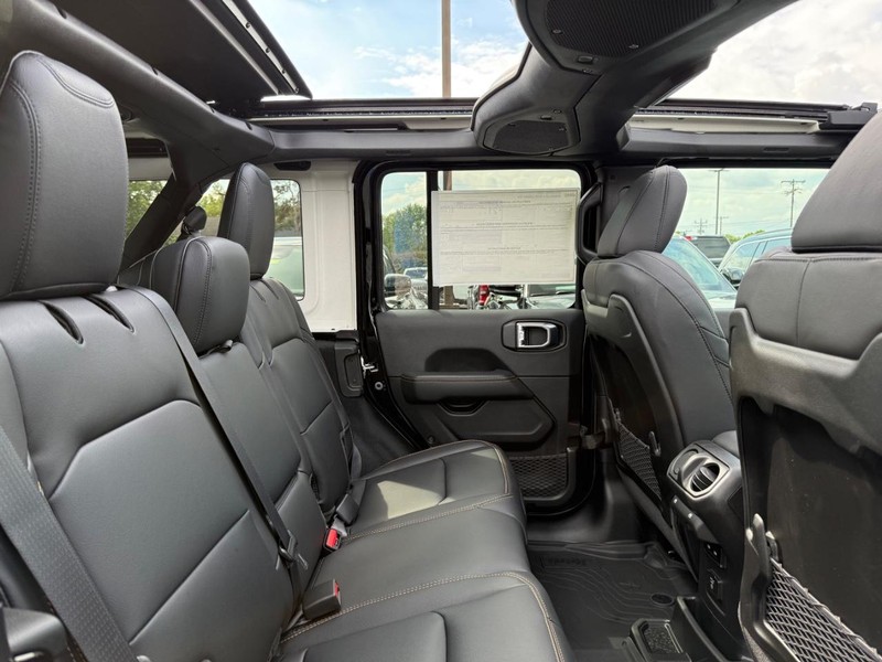 Jeep Wrangler Vehicle Image 04