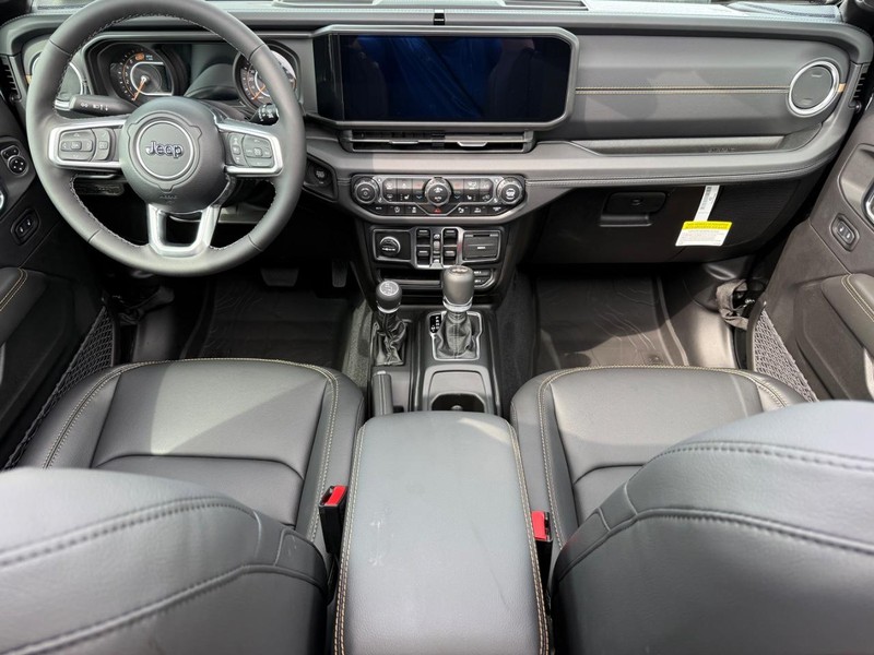 Jeep Wrangler Vehicle Image 06