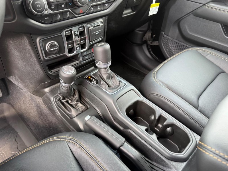 Jeep Wrangler Vehicle Image 15