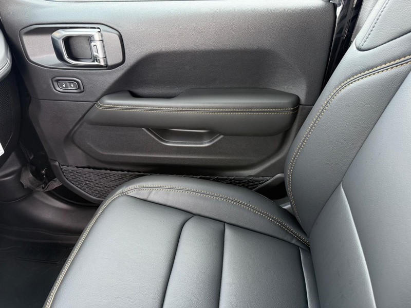 Jeep Wrangler Vehicle Image 16