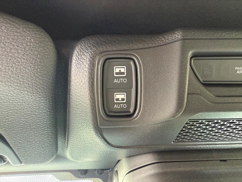 Jeep Wrangler Vehicle Image 17