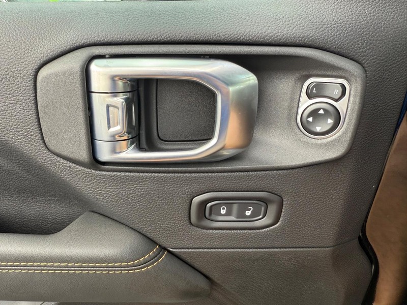 Jeep Wrangler Vehicle Image 20