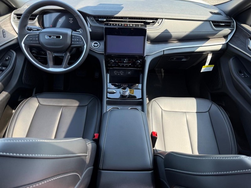 Jeep Grand Cherokee L Vehicle Image 07