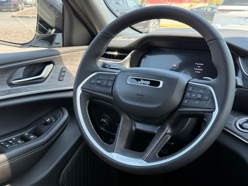 Jeep Grand Cherokee L Vehicle Image 08