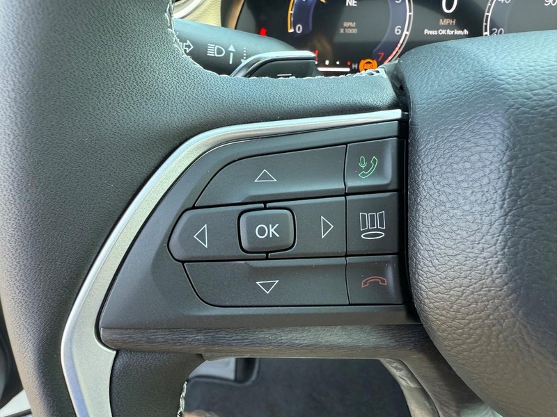 Jeep Grand Cherokee L Vehicle Image 09