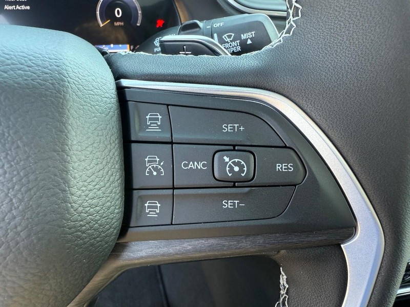 Jeep Grand Cherokee L Vehicle Image 10