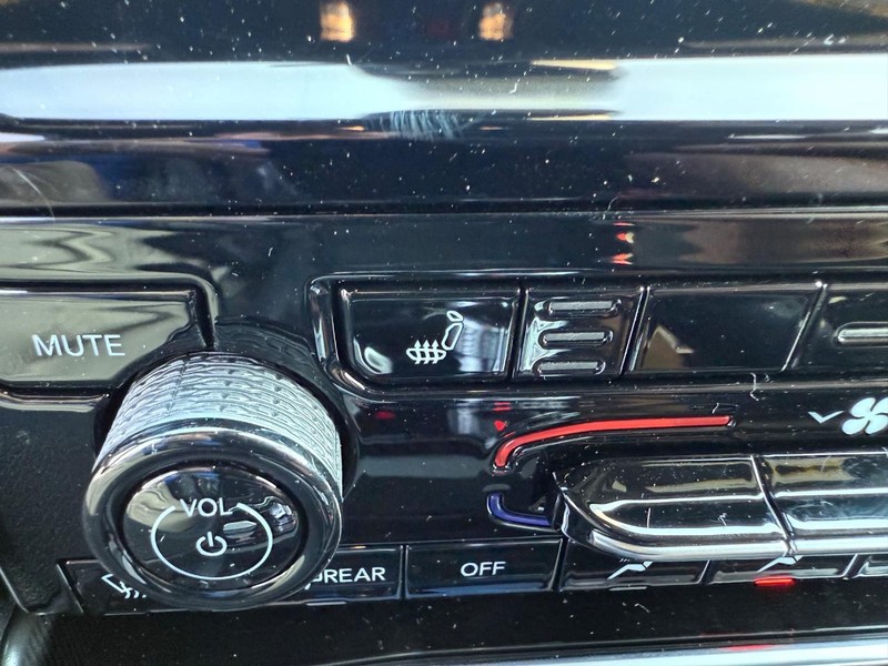 Jeep Grand Cherokee L Vehicle Image 12