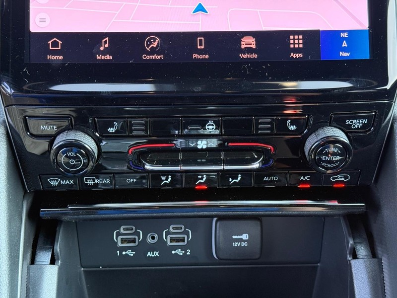 Jeep Grand Cherokee L Vehicle Image 15