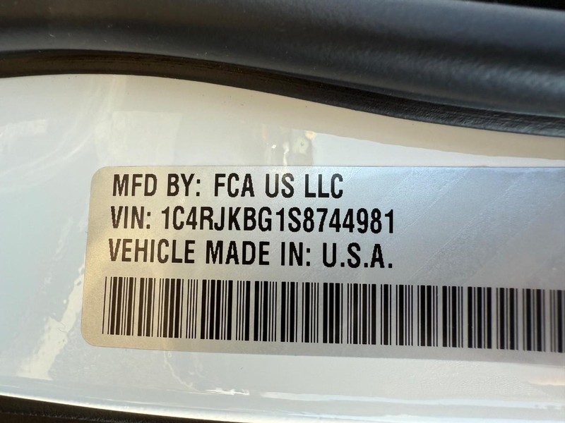 Jeep Grand Cherokee L Vehicle Image 23