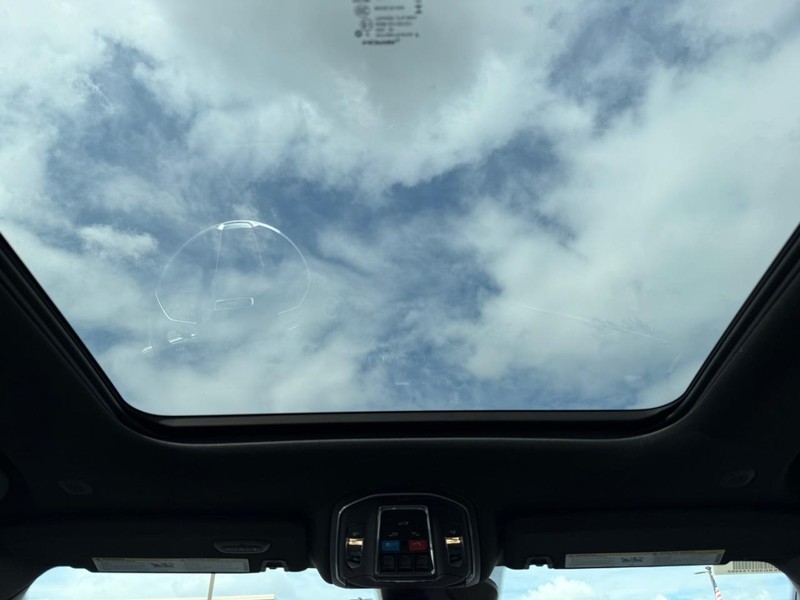 Jeep Grand Cherokee L Vehicle Image 06