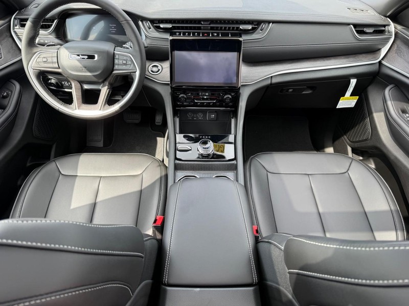 Jeep Grand Cherokee L Vehicle Image 07