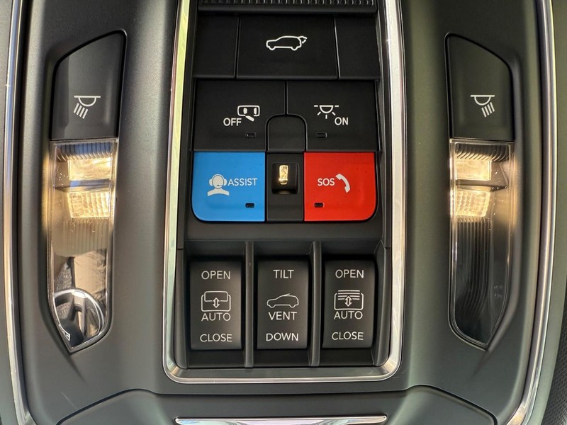 Jeep Grand Cherokee L Vehicle Image 18