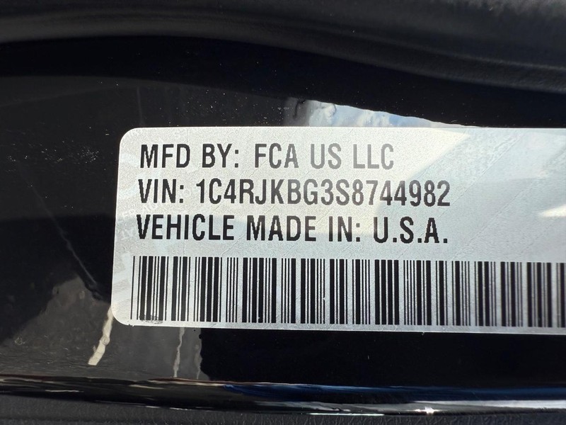 Jeep Grand Cherokee L Vehicle Image 23