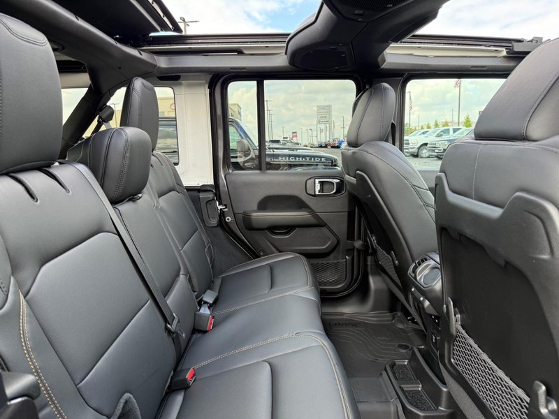 Jeep Wrangler Vehicle Image 04