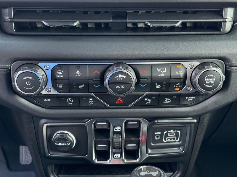 Jeep Wrangler Vehicle Image 14