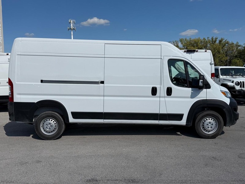 Ram ProMaster Cargo Van Vehicle Image 02