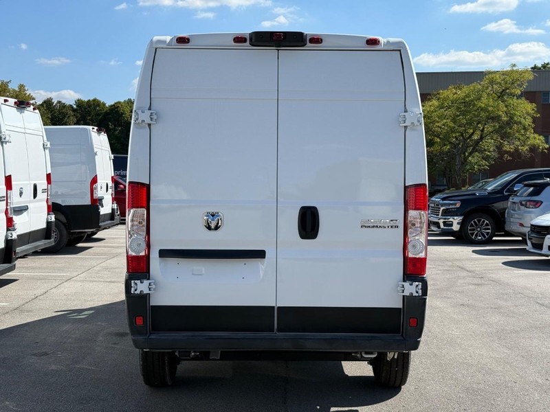 Ram ProMaster Cargo Van Vehicle Image 04