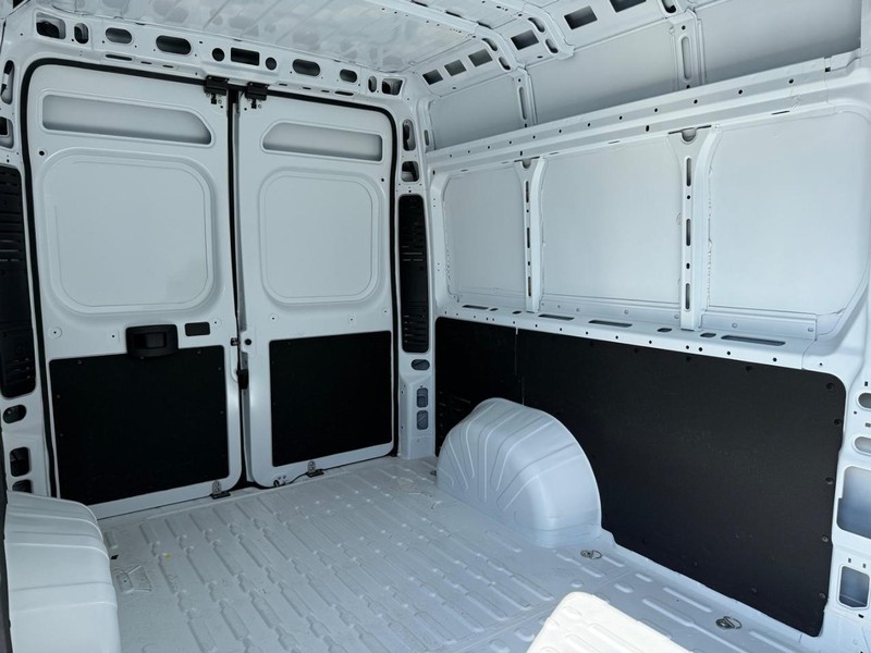Ram ProMaster Cargo Van Vehicle Image 11
