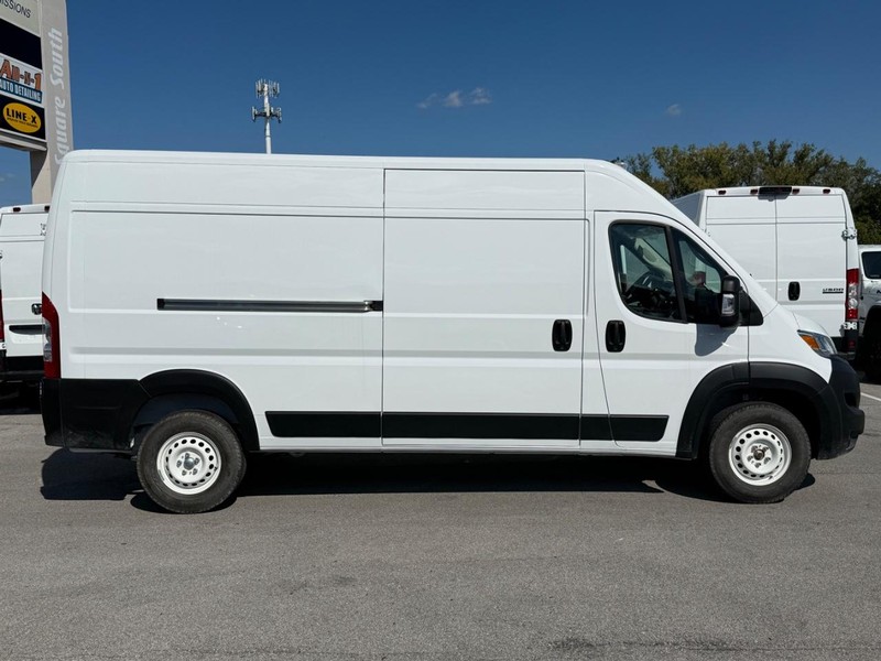 Ram ProMaster Cargo Van Vehicle Image 02