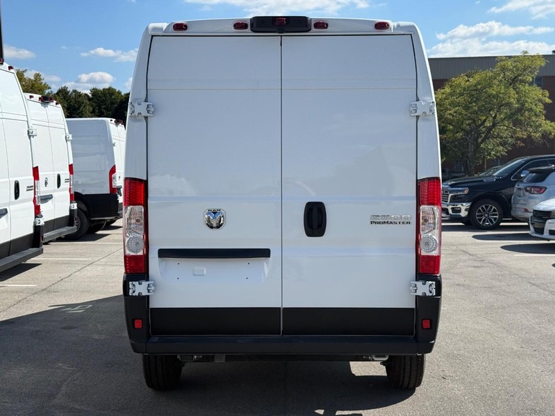 Ram ProMaster Cargo Van Vehicle Image 04