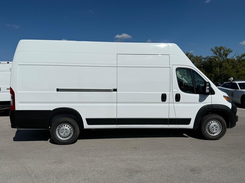 Ram ProMaster Cargo Van Vehicle Image 02