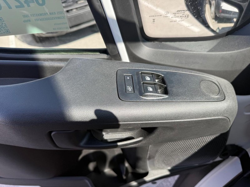 Ram ProMaster Cargo Van Vehicle Image 19
