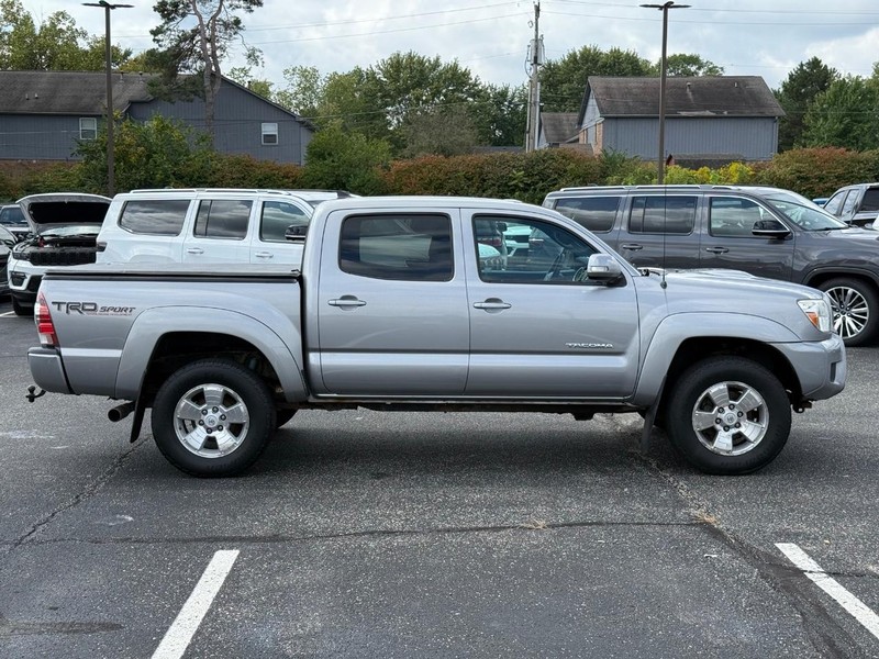 Toyota Tacoma Vehicle Image 02