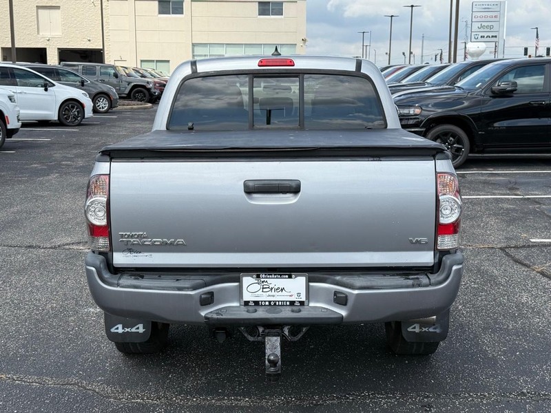 Toyota Tacoma Vehicle Image 04