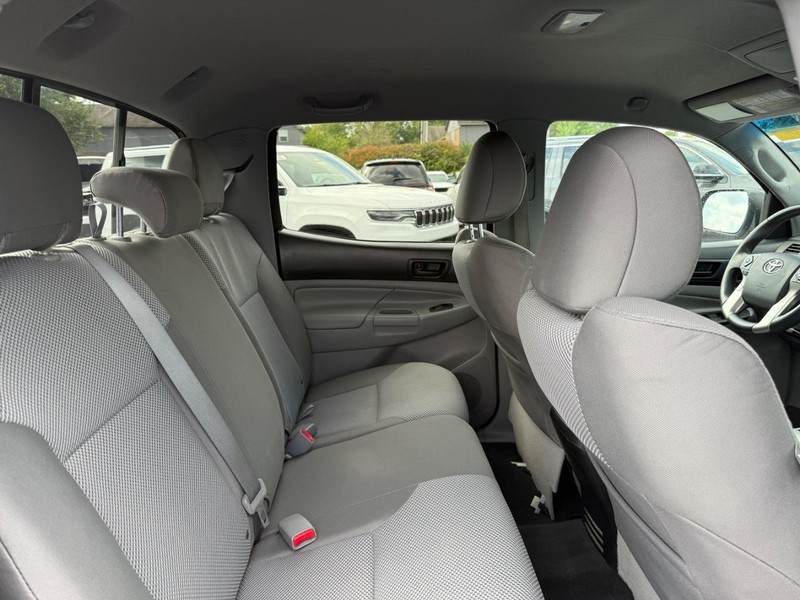 Toyota Tacoma Vehicle Image 10