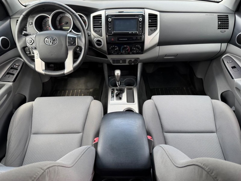 Toyota Tacoma Vehicle Image 11