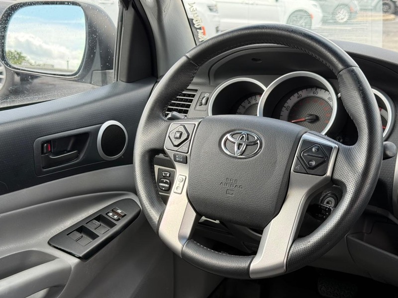 Toyota Tacoma Vehicle Image 12