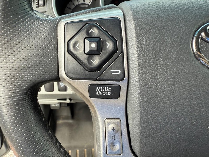 Toyota Tacoma Vehicle Image 13