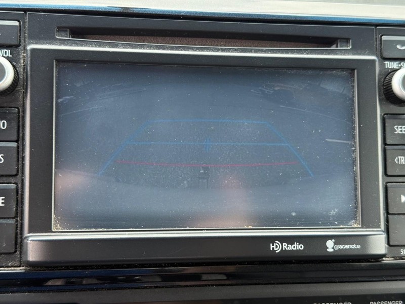 Toyota Tacoma Vehicle Image 16