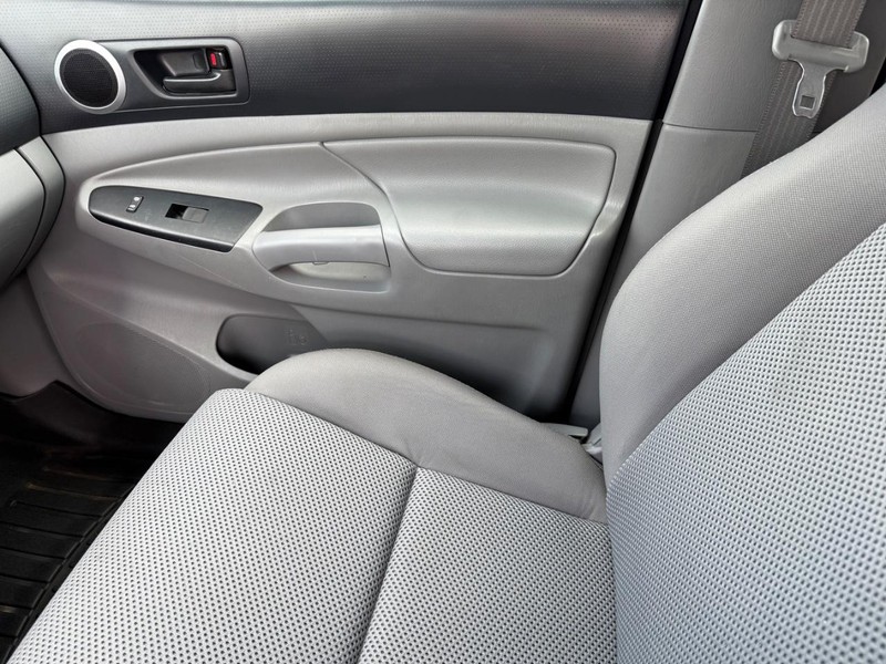 Toyota Tacoma Vehicle Image 19