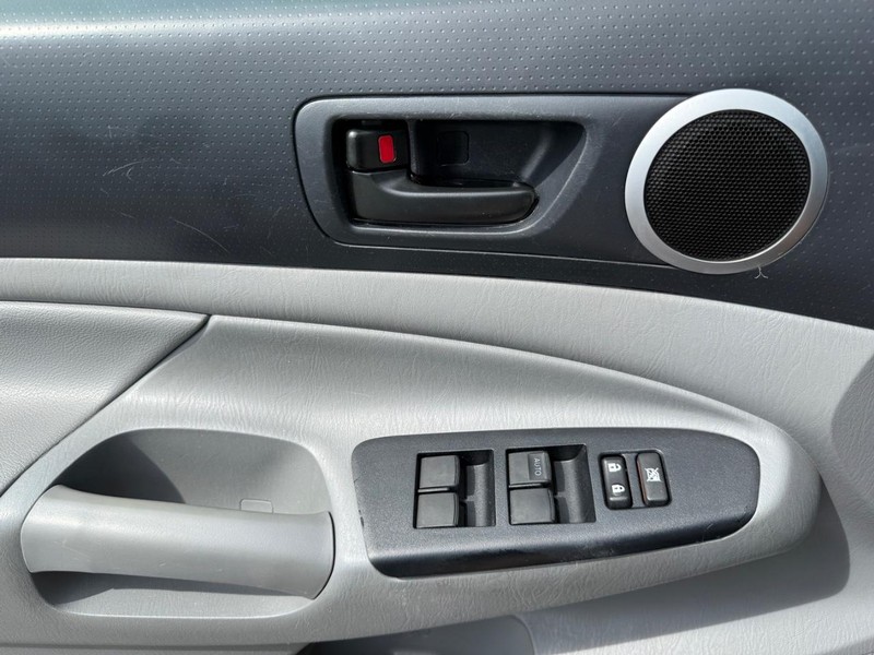 Toyota Tacoma Vehicle Image 22