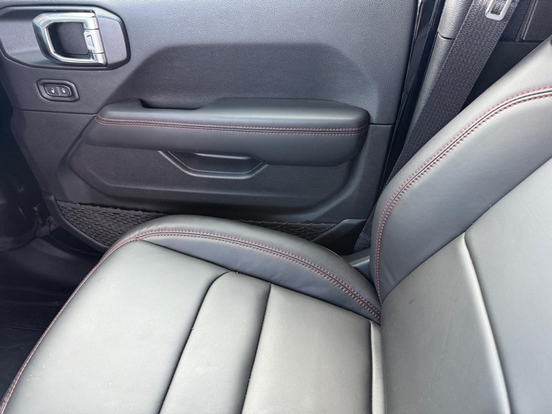 Jeep Wrangler Vehicle Image 16