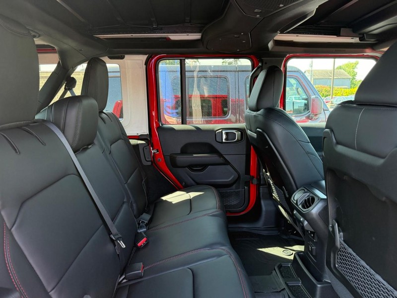 Jeep Wrangler Vehicle Image 04