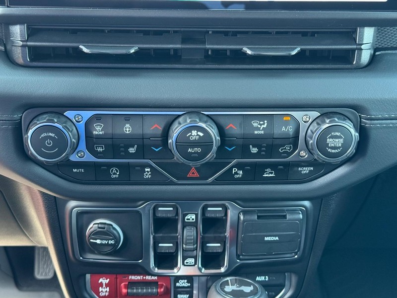 Jeep Wrangler Vehicle Image 13