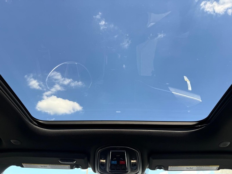 Jeep Grand Cherokee L Vehicle Image 06