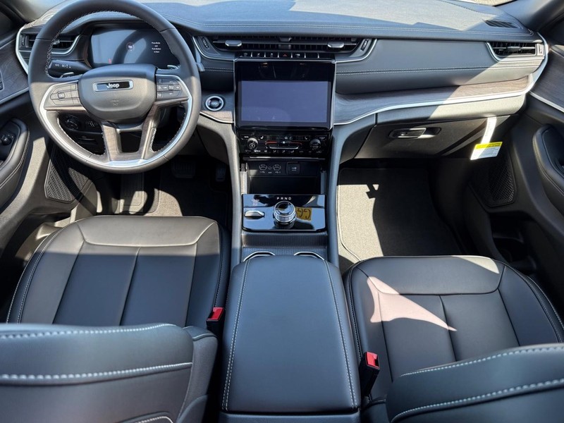 Jeep Grand Cherokee L Vehicle Image 07