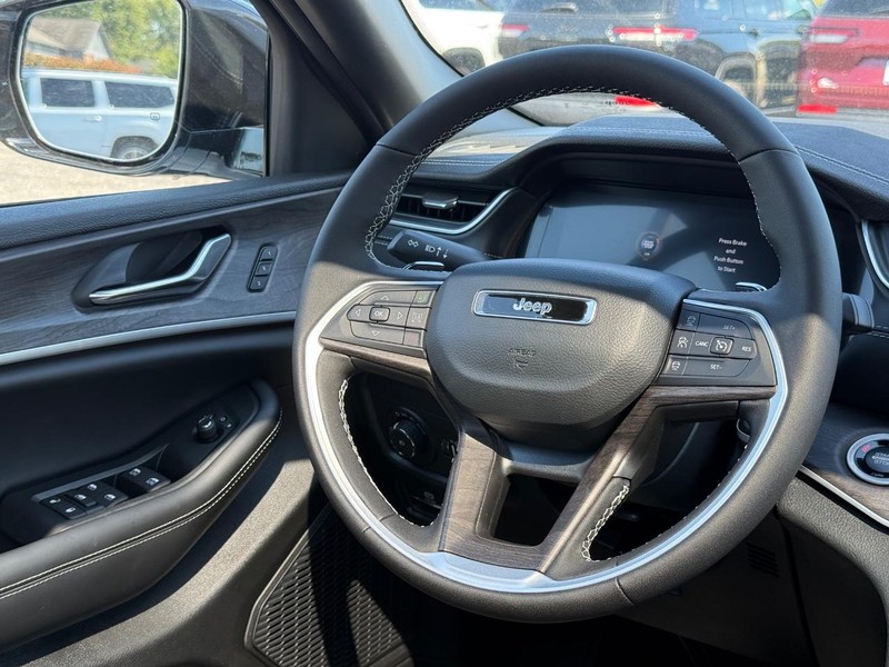 Jeep Grand Cherokee L Vehicle Image 08