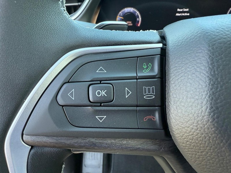 Jeep Grand Cherokee L Vehicle Image 09