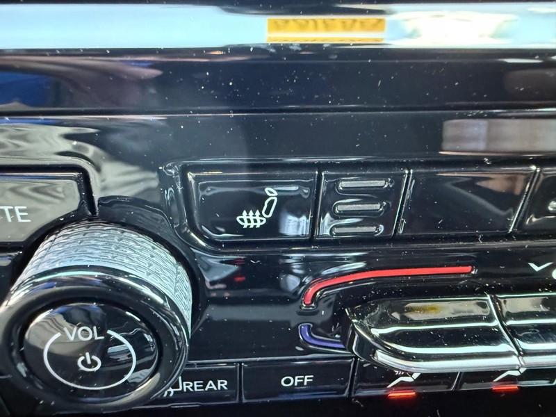 Jeep Grand Cherokee L Vehicle Image 12