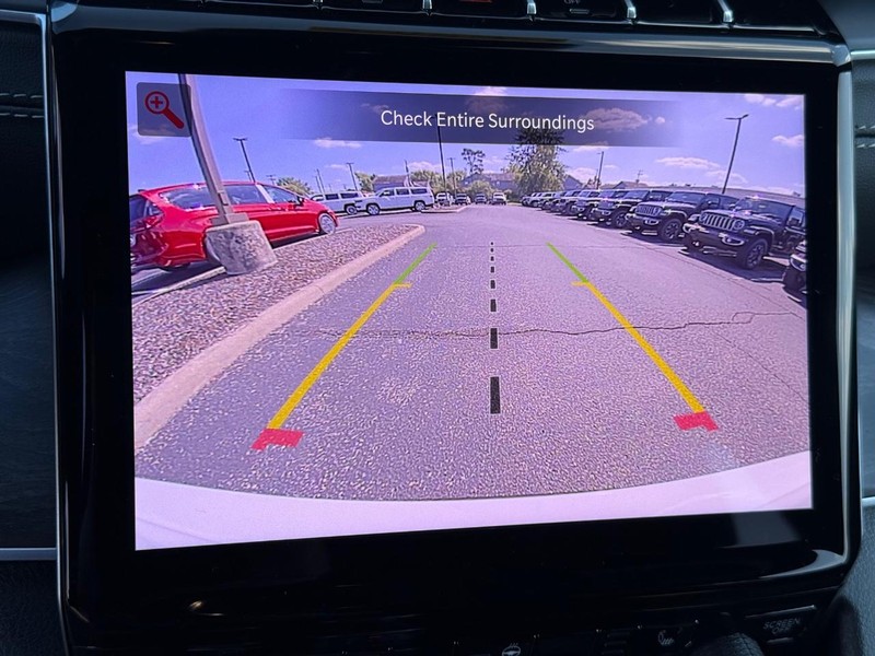 Jeep Grand Cherokee L Vehicle Image 14