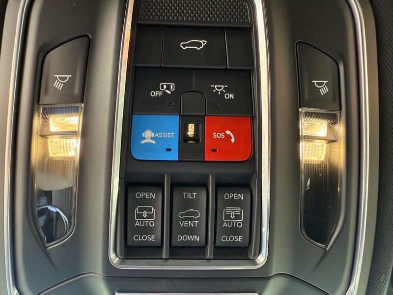 Jeep Grand Cherokee L Vehicle Image 18