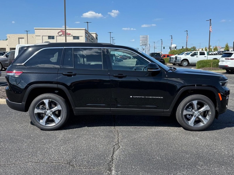 Jeep Grand Cherokee Vehicle Image 02