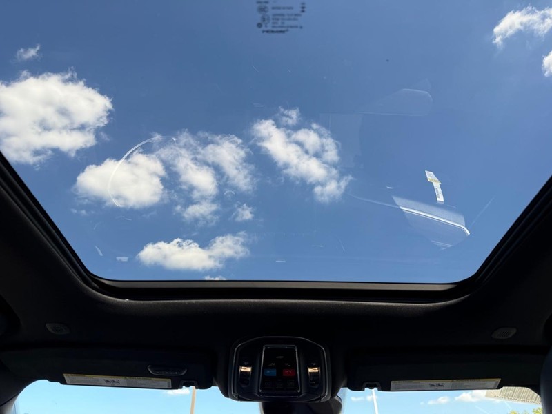 Jeep Grand Cherokee Vehicle Image 05