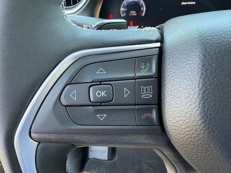 Jeep Grand Cherokee Vehicle Image 08